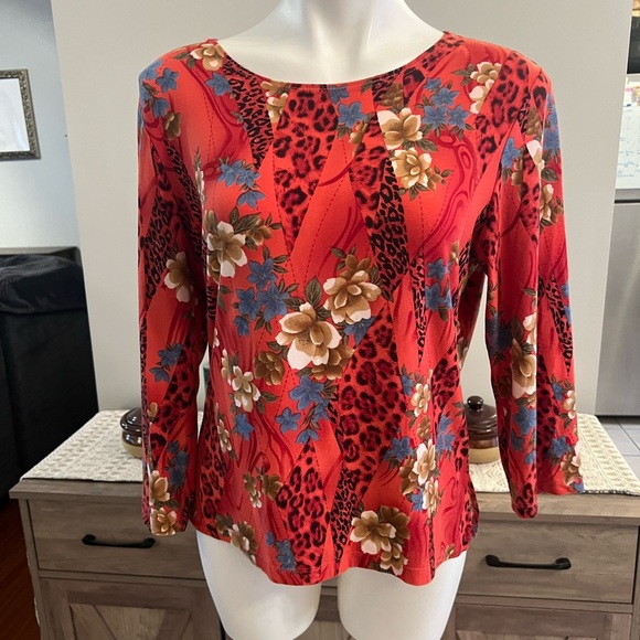 Notations red floral top - Picture 1 of 3